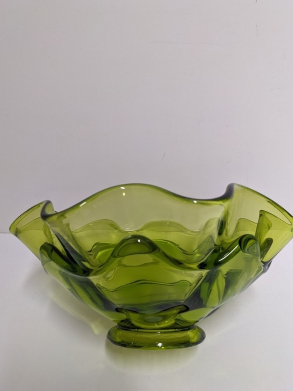 Vintage MCM Viking Epic 8" green glass ruffled wave candy bowl/dish